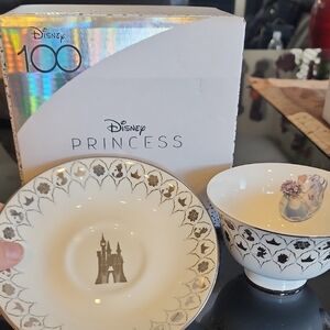 Disney Princess Gold and White Dining Set. Cinderella